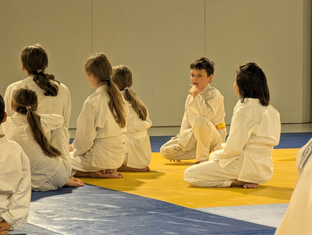 PXL_20241206_183037433